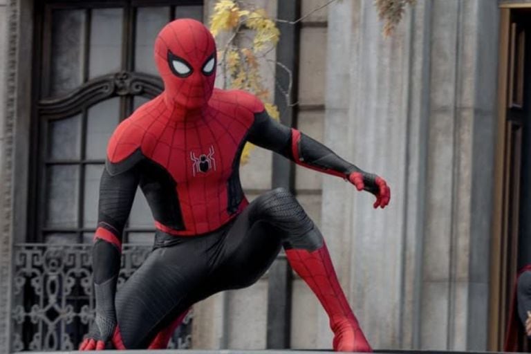 Tom Holland se volvió a poner el traje del Hombre Araña en la recién estrenada Spider-Man: No Way Home