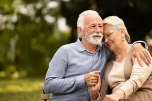 Cómo envejecer de manera saludable, según el ChatGPT