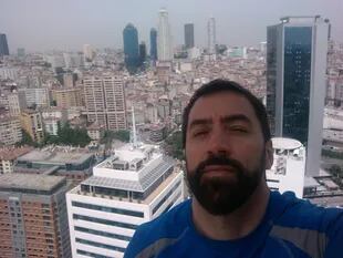 A Claudio,  Estambul le resultó una ciudad caótica, con un idioma difícil. Esta es la vista desde donde vivía, en un piso 42.