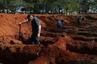 Colapso: sin espacio, un cementerio de San Pablo suspendió las sepulturas