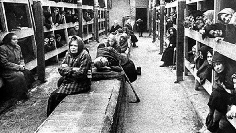 Mujeres en los barracones de Ravensbrück