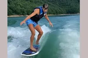 Gerard Piqué sorprende con sus habilidades en el wakesurfing