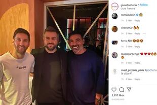 Si bien Antonela no compartió las imágenes con Lavezzi, el dueño del restaurante habría pedido una fotografía con ambos futbolistas que la compartió en las redes