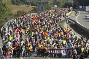 Sánchez promete firmeza y unidad frente al violento desafío en Cataluña