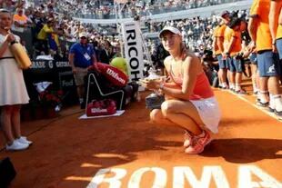 María Sharapova festeja su título en Roma