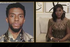 La emoción de la viuda de Chadwick Boseman al recibir su Globo de Oro póstumo