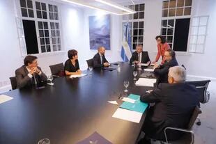 El presidente Alberto Fernández con su gabinete económico
