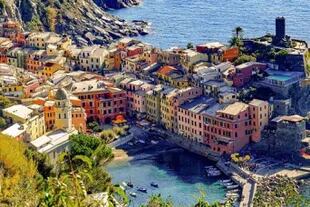 Vernazza, en la provincia de La Spezia, es uno de los cinco pueblos que forma parte del encadenamiento de poblaciones en el noroeste italiano conocido como "cinque terre"
