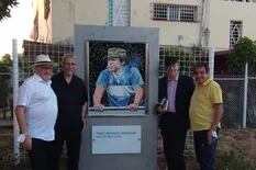 Un ministro, un sindicalista y un periodista viajaron a Cuba para inaugurar un mural de Maradona