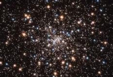 El telescopio Hubble descubrió una concentración de pequeños agujeros negros