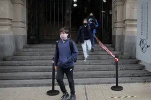 En medio de un conflicto gremial, volvieron las clases presenciales en el Nacional de Buenos Aires