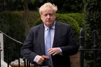 Otro revés para Boris Johnson: renuncia a su banca en el Parlamento británico tras una sanción