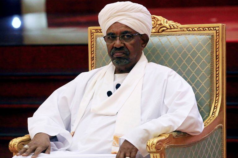 El Ejército de Sudán destituyó al presidente Omar al-Bashir en 2019 tras meses de protestas y violencia