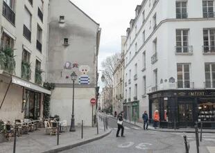 Si tiene remera a rayas, es Picasso: una representación del pintor con el estilo de Invader se puede encontrar en una pared, en el distrito de Marais