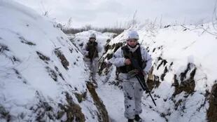 Ukrainian soldiers enter a winter terrain and search for Russian bases