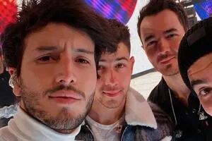 El incómodo encuentro de Sebastián Yatra y los Jonas Brothers en un baño