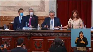 Alberto Fernández, con Sergio Massa y Cristina Kirchner durante su discurso ante la Asamblea Legislativa