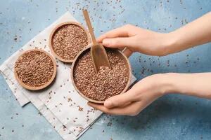 La semilla que ayuda a bajar el colesterol y cómo hay que comerla para incorporar sus nutrientes