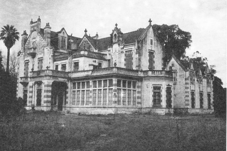 La mansión durante su época de esplendor