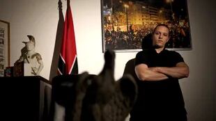 (Abril) Ilias Kasidiaris, vocero del partido neonazi griego Amanecer Dorado, cuya cúpula está presa por "asociación criminal"