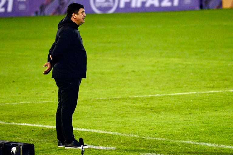 Germán Burgos, entrenador de Newell´s, durante el partido que su equipo perdió con Libertad de Paraguay por 3-1 por la fase de grupos de la Copa Sudamericana.