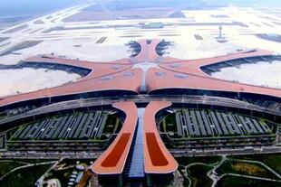 Con forma de estrella de mar, Daxing es el aeropuerto de terminal única más grande del mundo