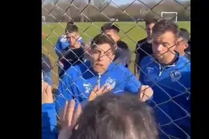 La emotiva defensa de un jugador de Vélez ante los hinchas y el referente que pega el portazo