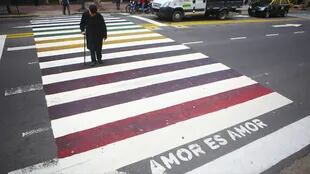 En Pueyrredón y Santa Fe la senda peatonal sumó nuevos colores