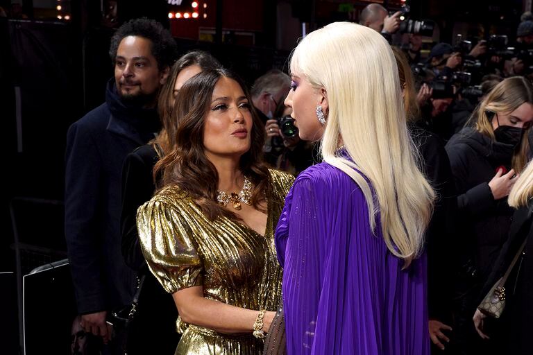 Lady Gaga reveló que filmó una escena de sexo con Salma Hayek en La casa Gucci