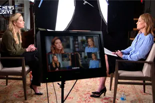 Amber Heard junto a Savannah Guthrier en Dateline NBC (Crédito: Captura de video NBC)