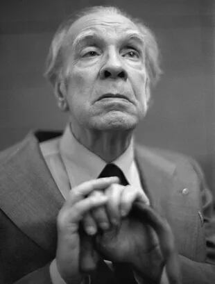 Borges heredó de su padre una afección en el ojo que lo dejó ciego a los 55 años