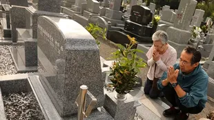 En Japón, la gente realiza ceremonias para honrar y recordar a sus antepasados