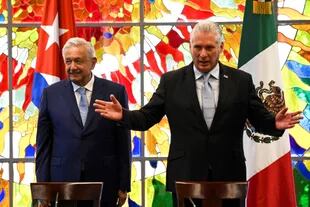 Cuban president Miguel Diaz Canel (R) gestures next to his Mexican counterpart Andrés Manuel López Obrador after signing bilateral agreements at the Revolution Palace in Havana, on May 8, 2022. (Photo by YAMIL LAGE / AFP)