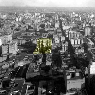 En amarillo está resaltado el eidificio Solaire, ubicado en la calle México 1050, que fue utilizado como obrador durante la demolición de las manzanas ubicadas entre Belgrano e Independencia para la construcción de la 9 de Julio