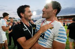 Maximum historical tryman and coach for many years of the national team, Santiago Gómez Cora, who is greeted with Isgró, is the greatest Argentine reference in sevens.