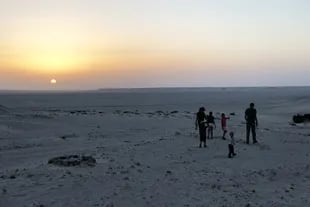 Lucrecia y su familia viven rodeados por el desierto, en Arabia Saudita.