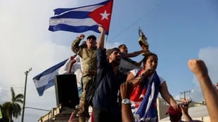 Cientos de cubanos también salieron a protestar en Little Havana, en Miami