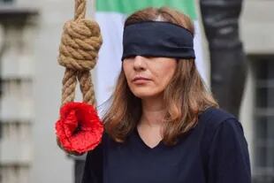 En el exterior ha habido muchas protestas contra el uso de la pena capital por parte de Irán.