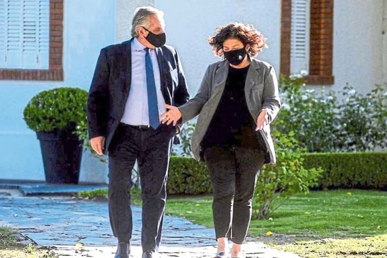 Alberto Fernández y la ministra de Salud, Carla Vizzotti