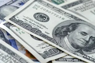 El dólar blue alcanza por primera vez los $215