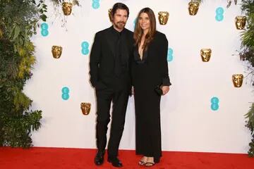 Christian Bale y su esposa, Sibi Blazic, en la alfombra roja de los BAFTA en los que el intérprete es uno de los favoritos para quedarse con el premio al mejor actor por El vicepresidente: Más allá del poder 