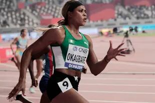 ARCHIVO - En foto del 30 de septiembre del 2022 la velocista nigeriana Blessing Okagbare en la prueba de 200 metros en el Campeonato del Mundo en Doha, Qatar. El viernes 18 de febrero del 2022, suspenden por 10 años a Okagbare por formar parte de un régimen de dopaje organizado. En julio recibió una suspensión de 5 años y que duplicaron después de que se negó a cooperar con la investigación (AP Foto/Nariman El-Mofty)