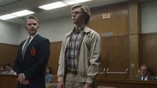 La serie también muestra a Dahmer en la corte