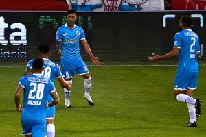 Vélez le ganó 2-1 a Huracán y le arrebató el liderazgo de la Zona 6