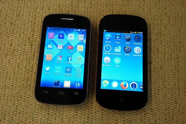 A la izquierda, el Alcatel Pop C1; a la derecha, el ZTE Open II