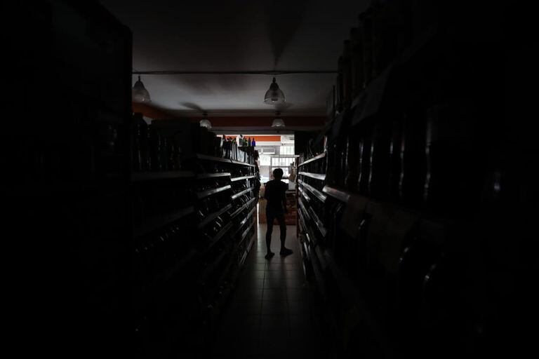 Supermercado Chino sin luz en Güemes al 3900, Palermo