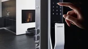 Samsung cuenta con su propio sistema de cerraduras conectadas para la plataforma de casas inteligentes Smart Home