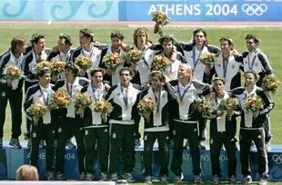 El equipo campeón de los Juegos Olímpicos de Atenas 2004. Javier Mascherano es el cuarto de arriba a la derecha.