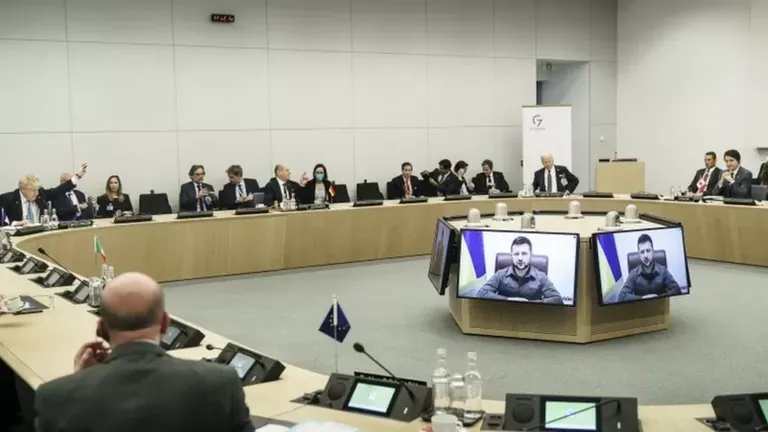 Il presidente Zelensky ha partecipato in video a numerosi incontri internazionali e parlamenti esteri