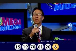 Un presentador de lotería cometió un insólito error e ilusionó a varios participantes